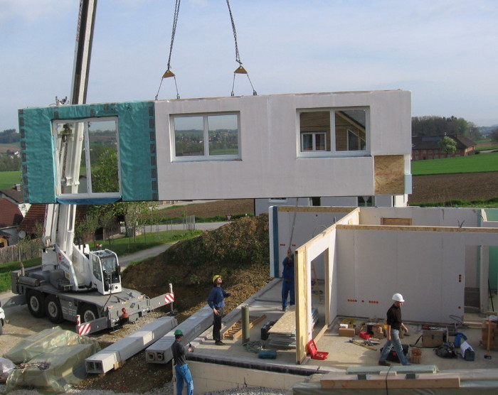 Prefabricated_house_construction